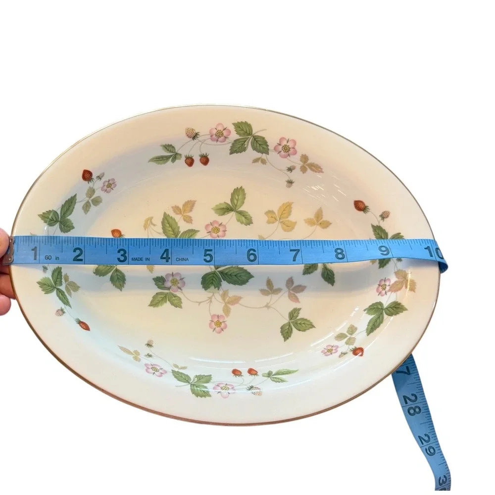 Wedgwood Wild Strawberry 10 inch Oval Serving Bowl China Made in England R4406